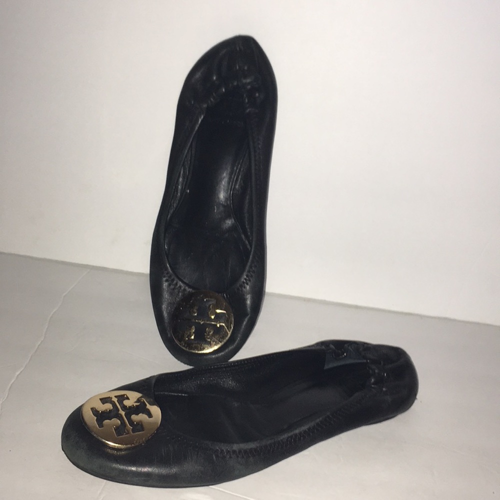 Tory Burch black flats size 8 Good condition.